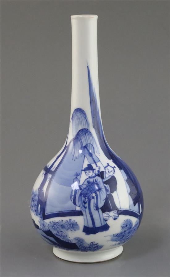 A Chinese blue and white bottle vase, Kangxi period, height 22cm